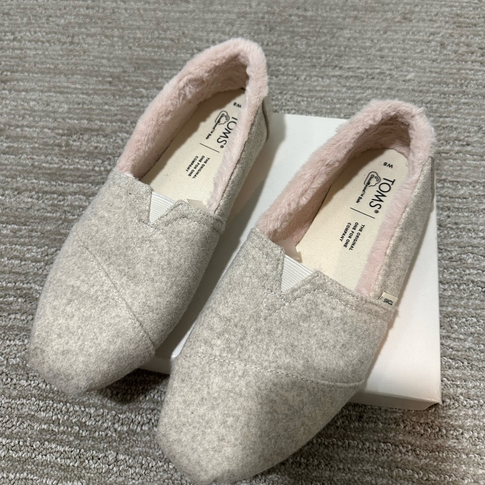 TOMS Alpargata Slip-On - Women's size 8 beige with pink inside - Picture 3 of 3